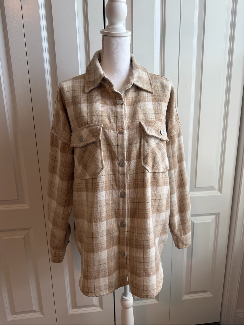 Altar’d State Plaid Shacket Women’s M Beige Cream Oversized Button Front